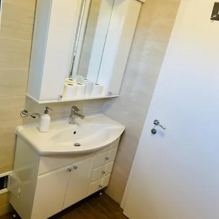 Rab Ground Floor 32 M2 דירה Kampor