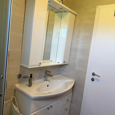 Rab Ground Floor 32 M2 דירה Kampor