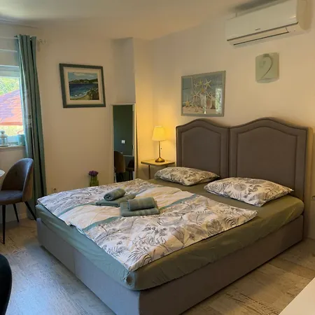 דירה Rab Ground Floor 32 M2