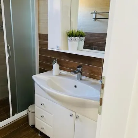 Rab Ground Floor 32 M2 * Кампор